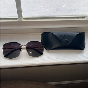 Diff Eyewear Bree Brushed Gold frame Sunglasses